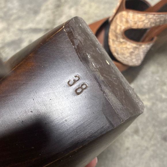 Fendi Embossed Brown Leather Slide Platform Heel Sandal Size 38 - Picture 8 of 11